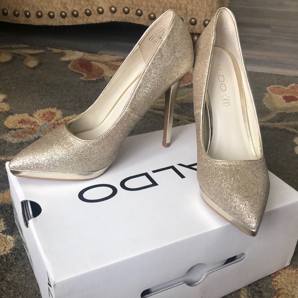 Aldo Shoes - Aldos. Gold sparkly platform heel. Size 7